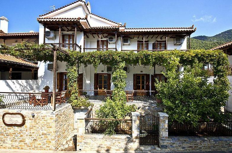 Athina Apartments Нео Клима Екстериор снимка